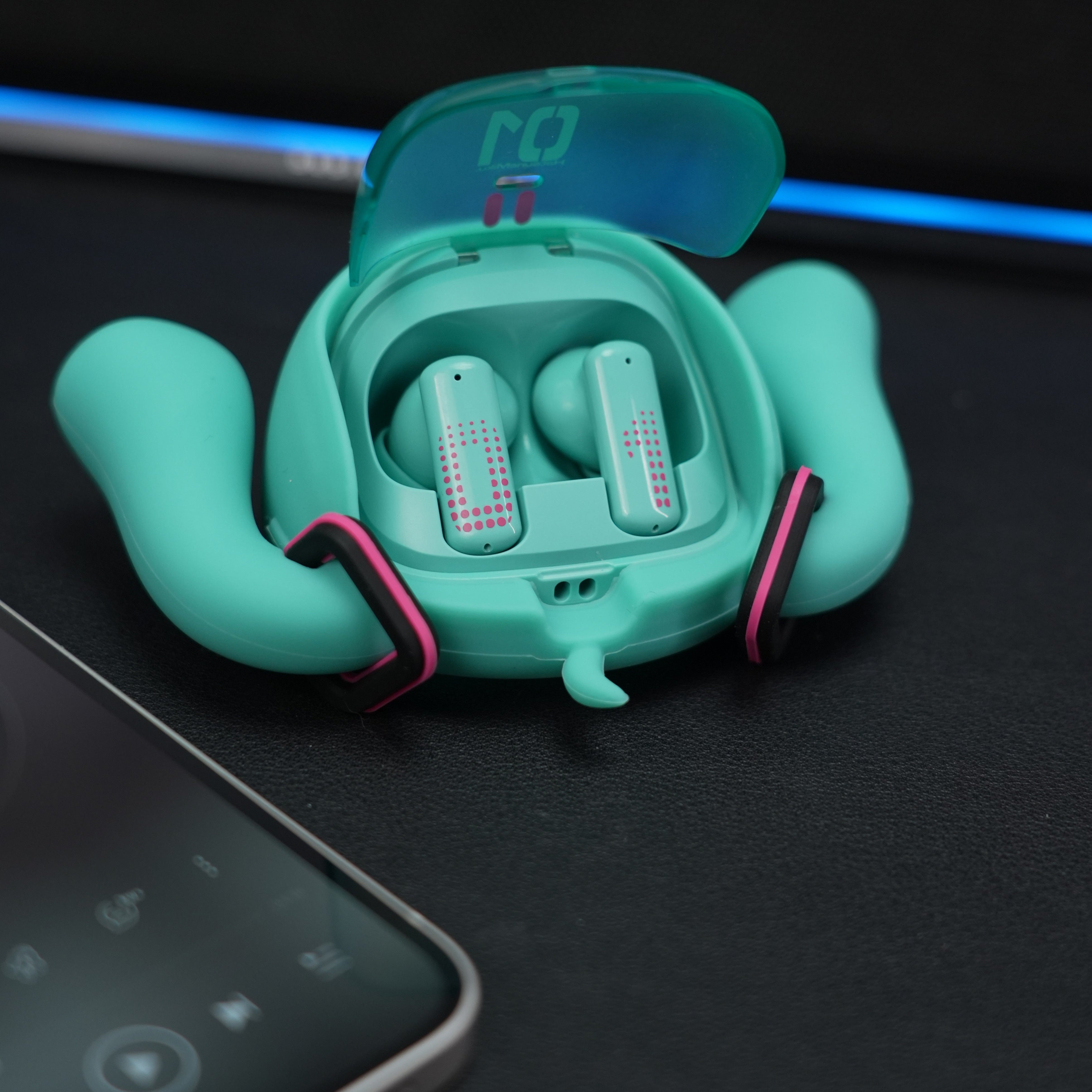 ビリビリグッズ 初音ミク CUBE FACE LCDタッチスクリーン Bluetooth Airpods
